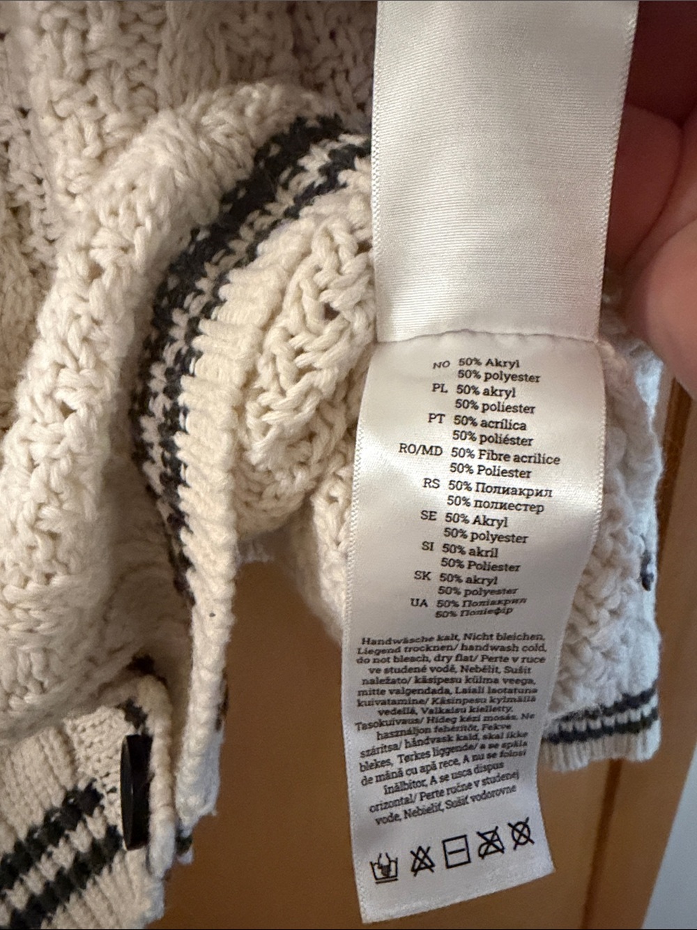 Taylor Swift Folklore Album Cable Knit V-Neck Button Cardigan Sweater XL/2XL - Picture 9 of 12